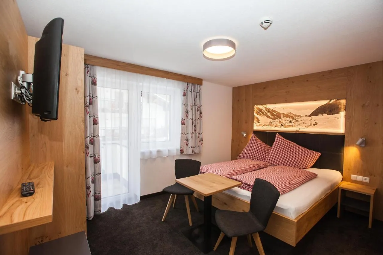 Frühstückspension Bed and Breakfast Haus Küchelspitz Ischgl Österreich
